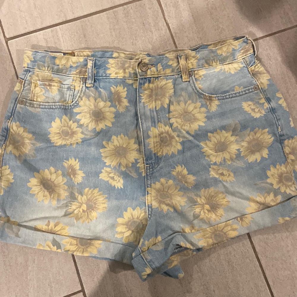 Size 14 American Eagle distressed sunflower jean shorts